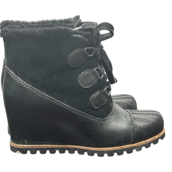 UGG Alasdair Wedge Fur lined Tie Booties Black Size 7 Comfortable Warm Cozy - Picture 3 of 15